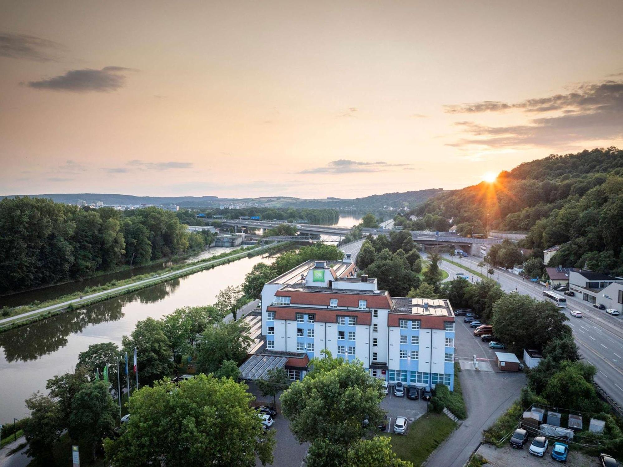 Ibis Styles Regensburg Hotel Exterior foto